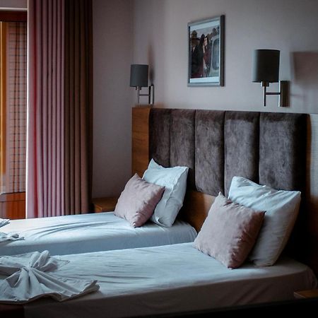 Hotel Fron Sarandë Eksteriør billede