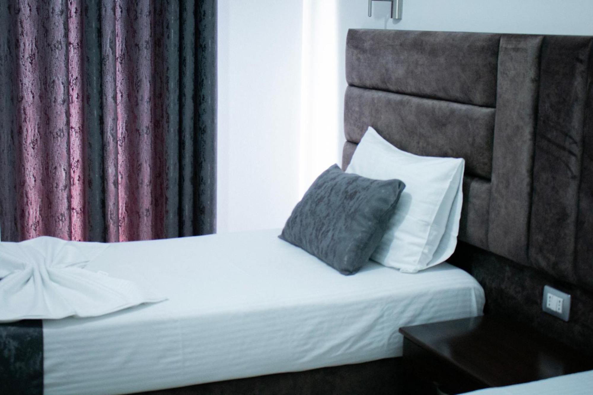 Hotel Fron Sarandë Eksteriør billede