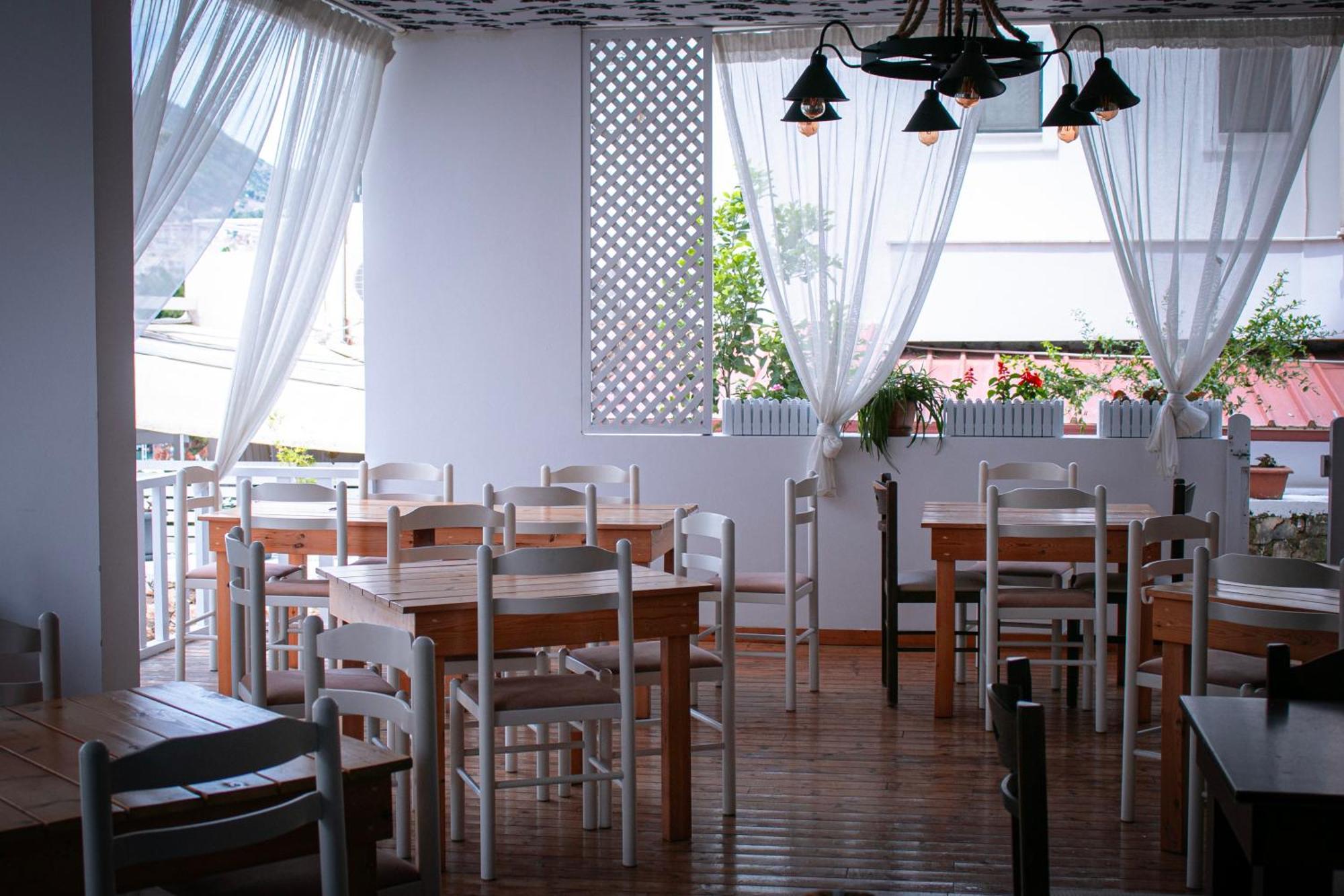 Hotel Fron Sarandë Eksteriør billede