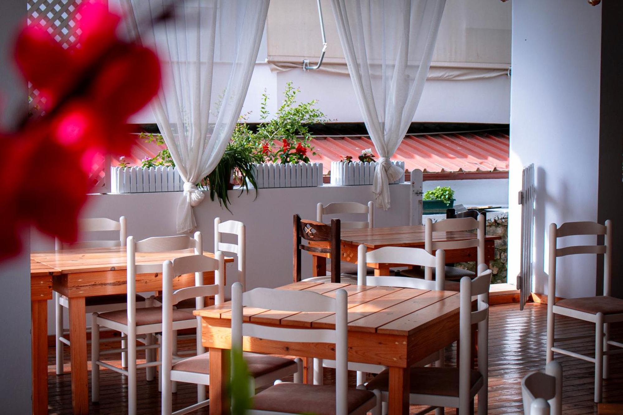 Hotel Fron Sarandë Eksteriør billede