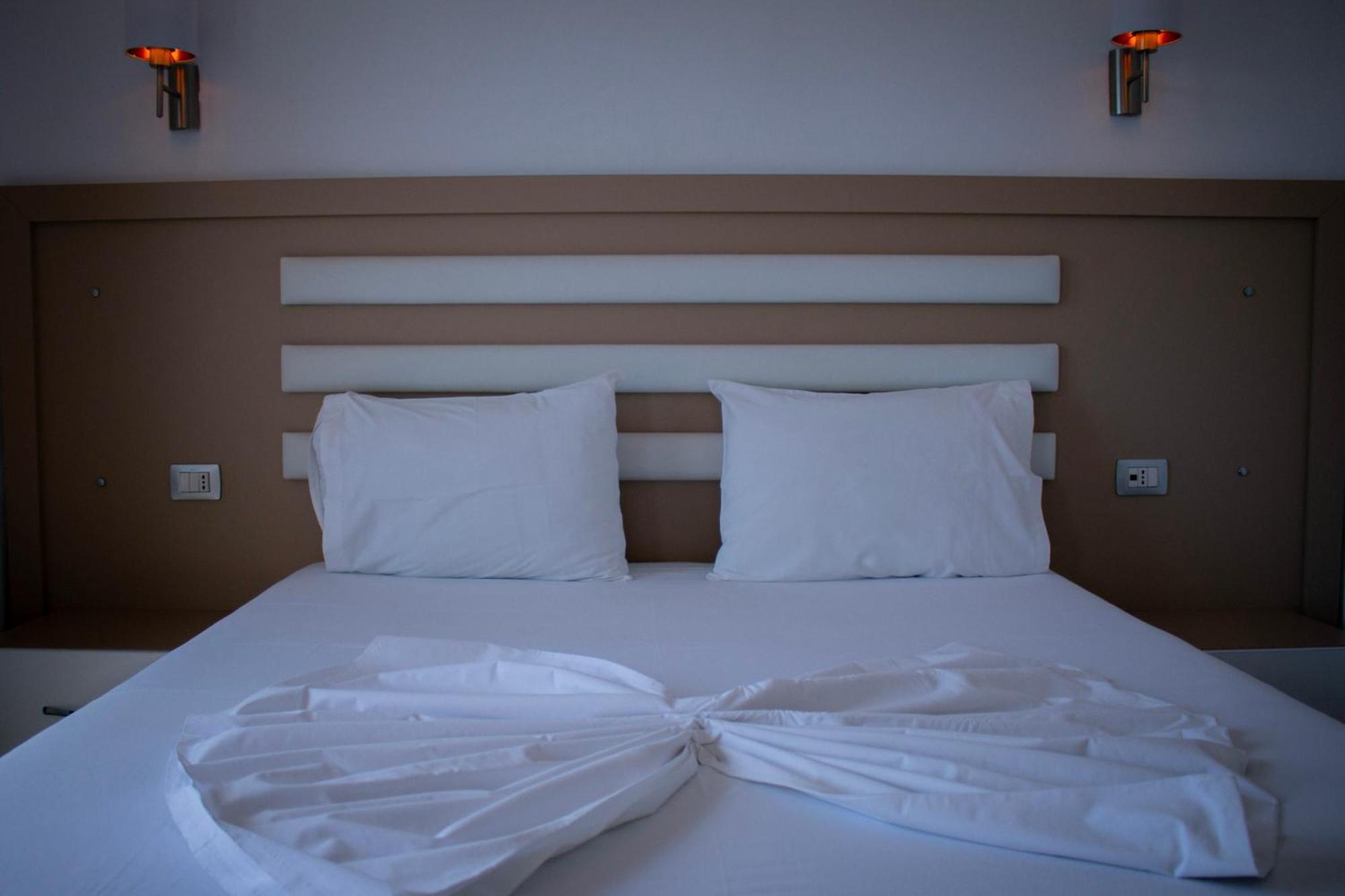 Hotel Fron Sarandë Eksteriør billede