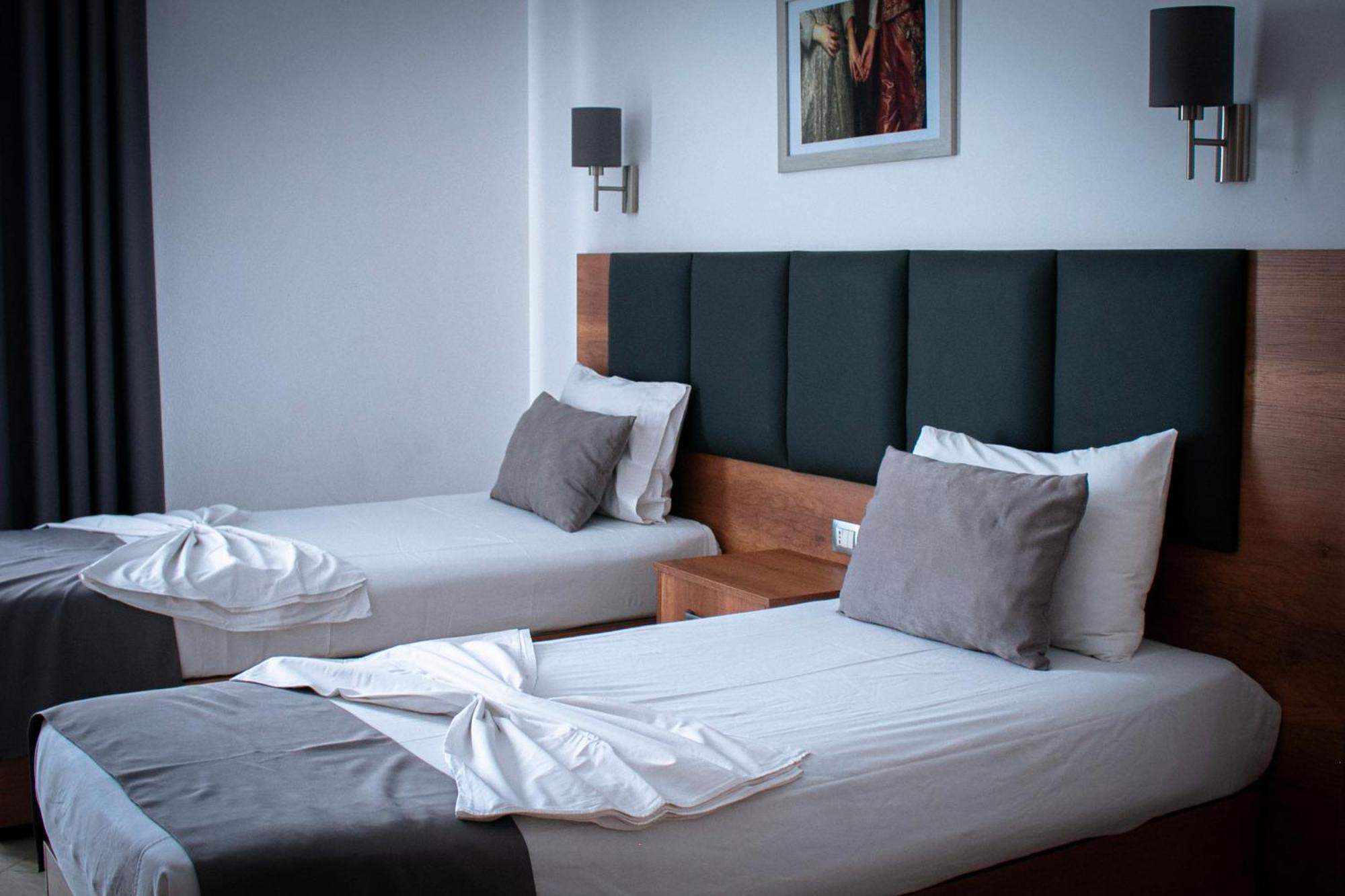 Hotel Fron Sarandë Eksteriør billede