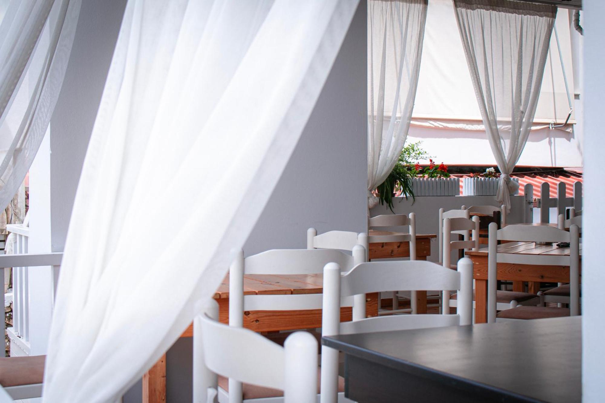 Hotel Fron Sarandë Eksteriør billede