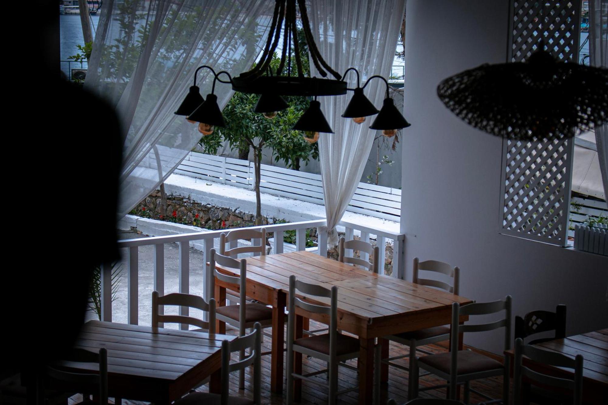Hotel Fron Sarandë Eksteriør billede