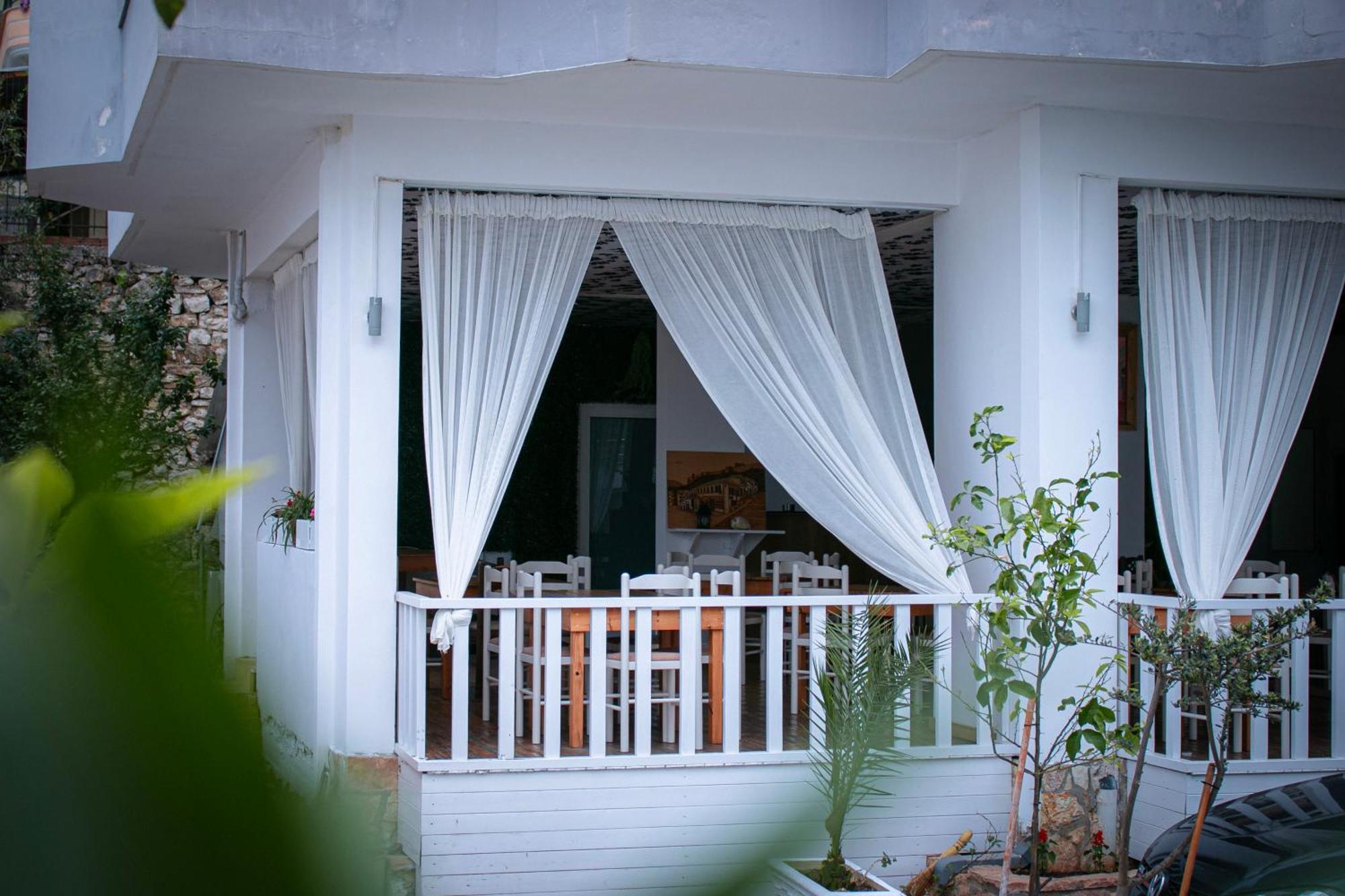 Hotel Fron Sarandë Eksteriør billede