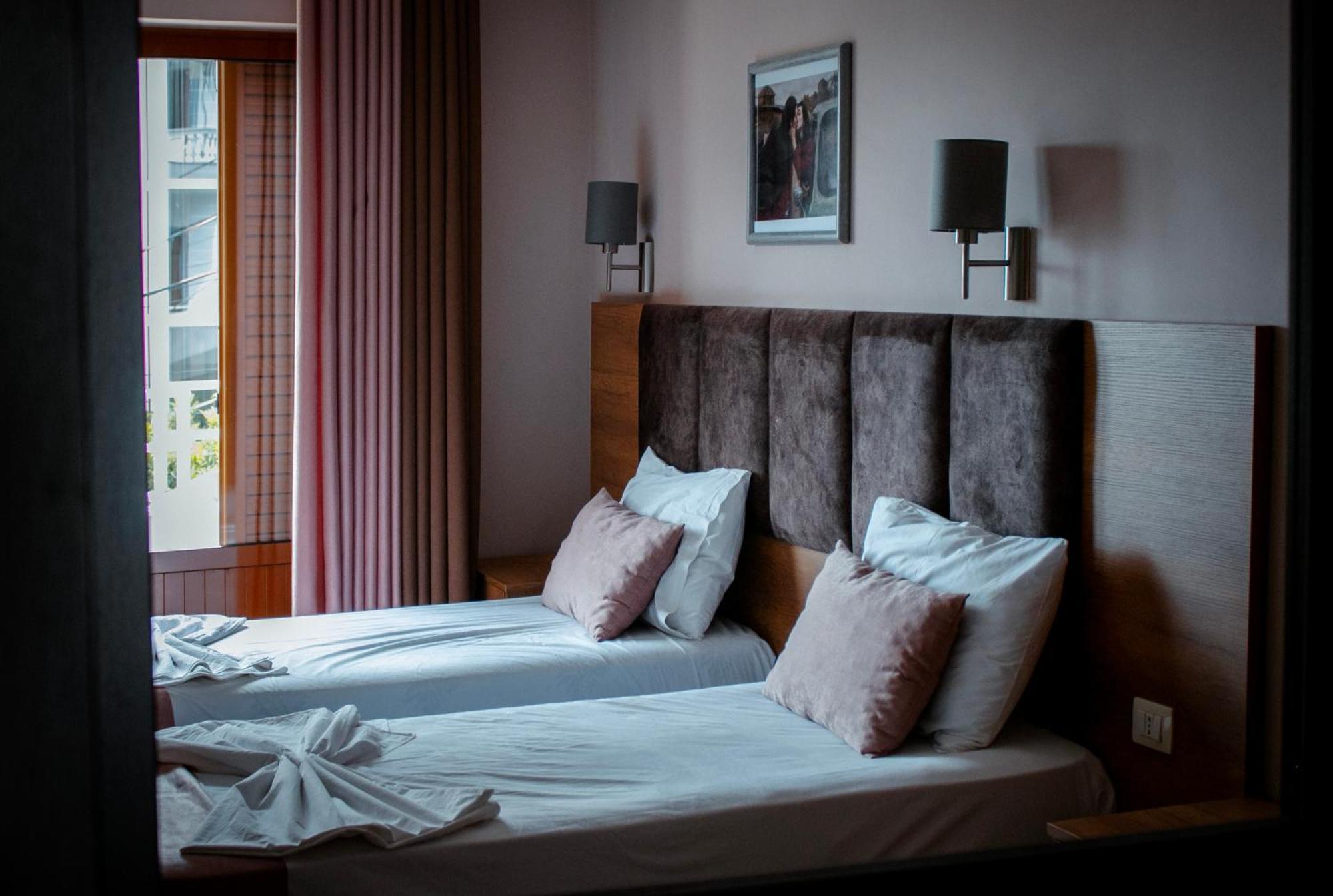 Hotel Fron Sarandë Eksteriør billede